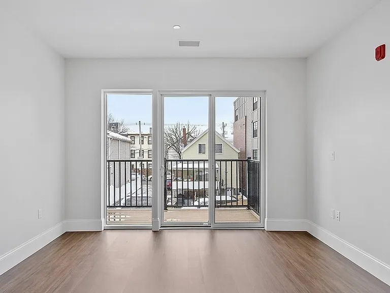 205 Maverick St #201 — Photo 15