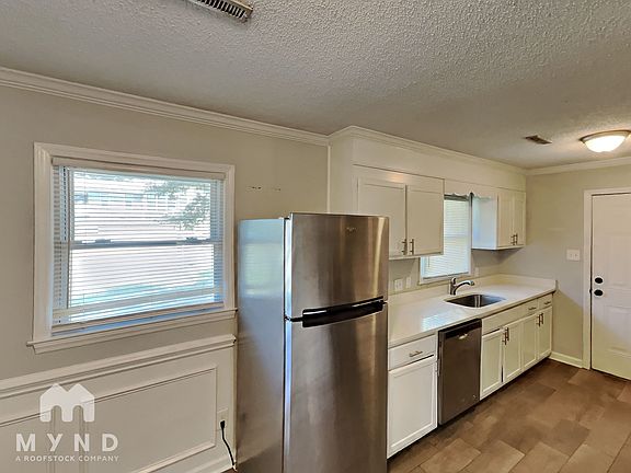 5th image of 706 Noles Dr