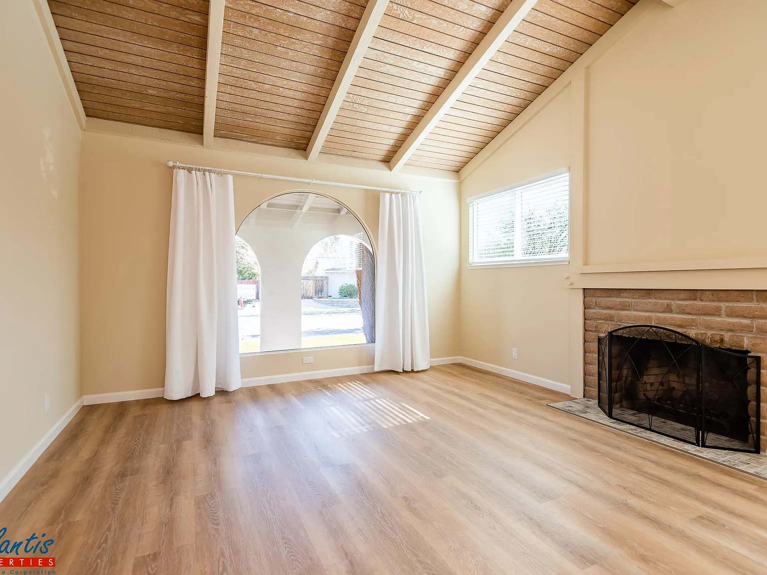 4 bed, 1475 sqft, $4,895 — Photo 2