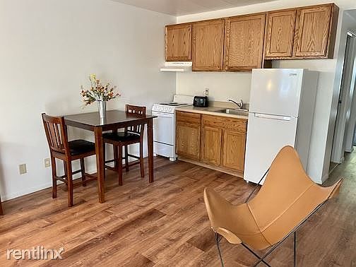 kitchen/dining area