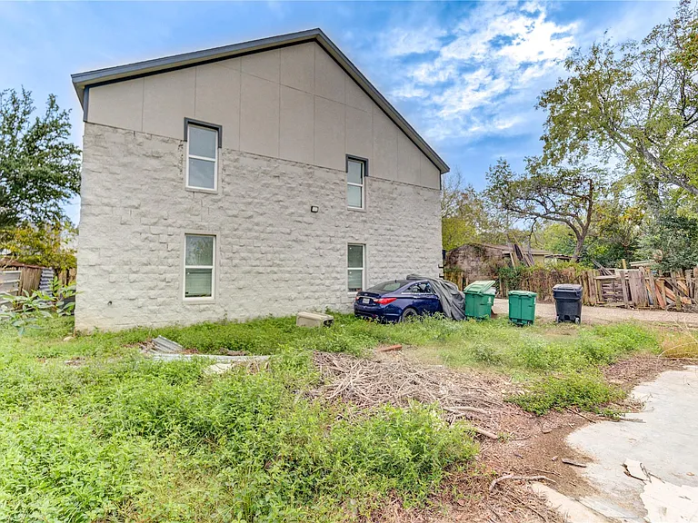 4323 Continental Dr — Photo 30