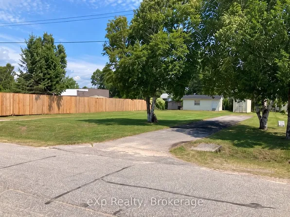 8 Cedar Ct, South River, ON P0A 1X0