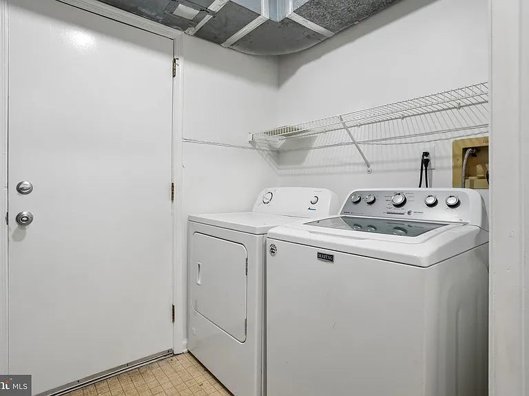 1 Colebrook Ct — Photo 31