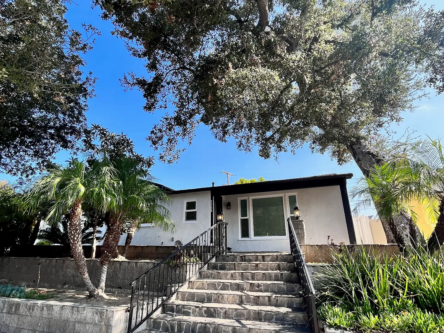 3 bed, 1790 sqft, $4,650 — Photo 1