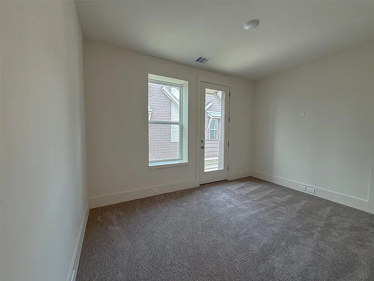 879 Rachel St #F — Photo 17