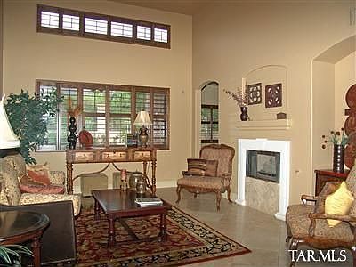 Formal Living roomw/fireplace
