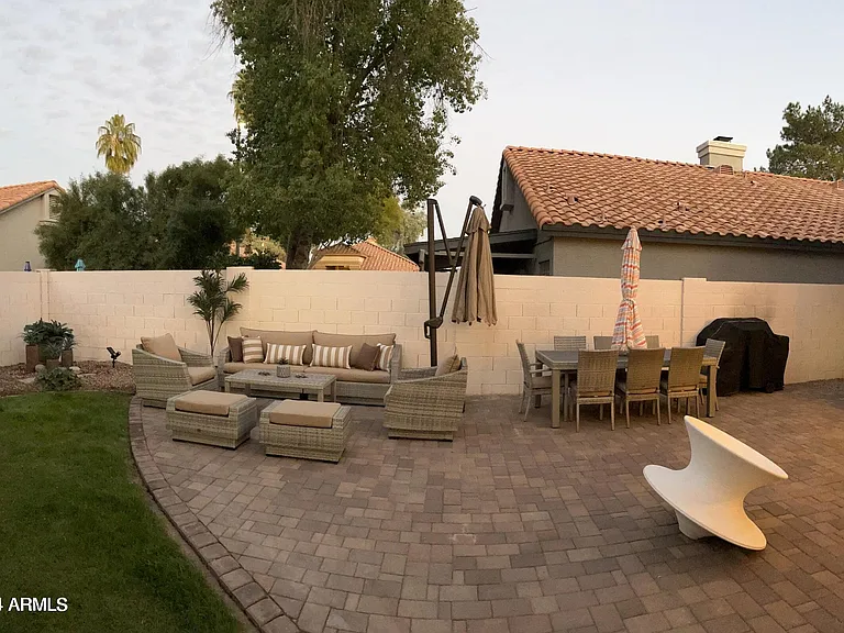 2322 E Millbrae Ct — Photo 38