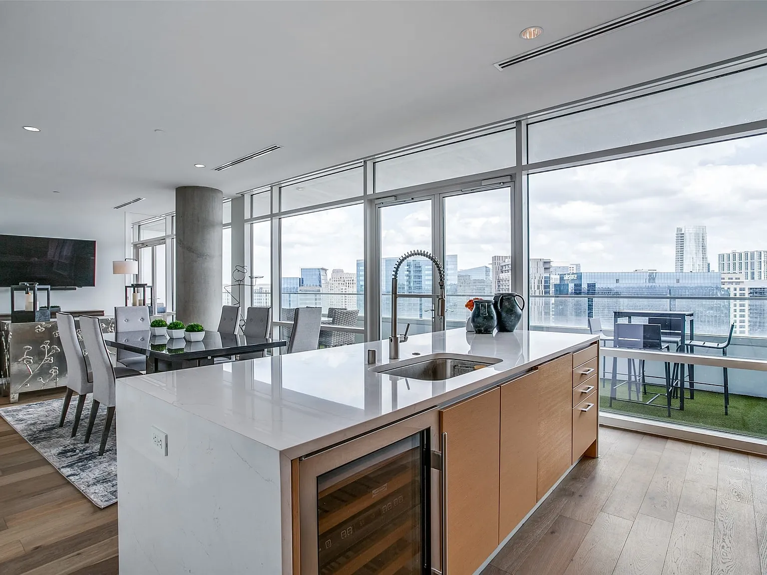 2 bed, 2.5 bath, 1738 sqft, $9,000 — Photo 3