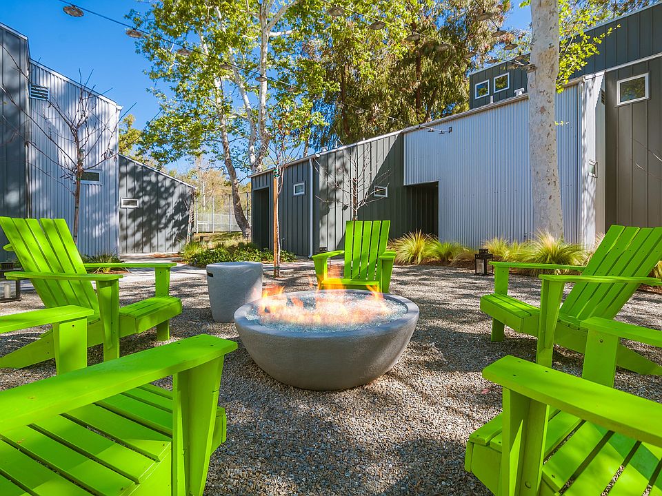 Courtyard with fire pit