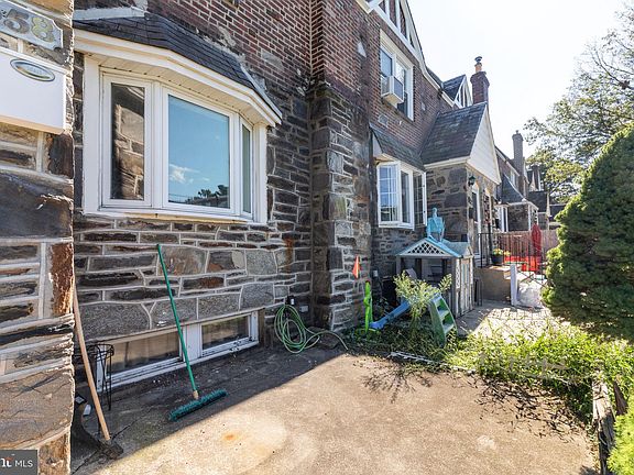 3rd image of 2358 Highland Ave