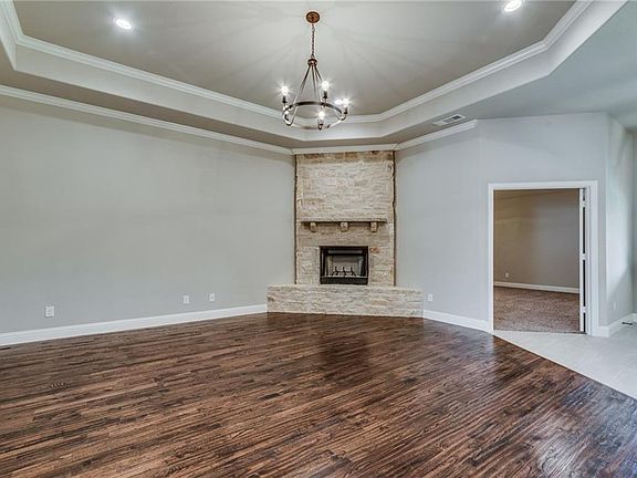 5th image of 425 Double Creek Dr