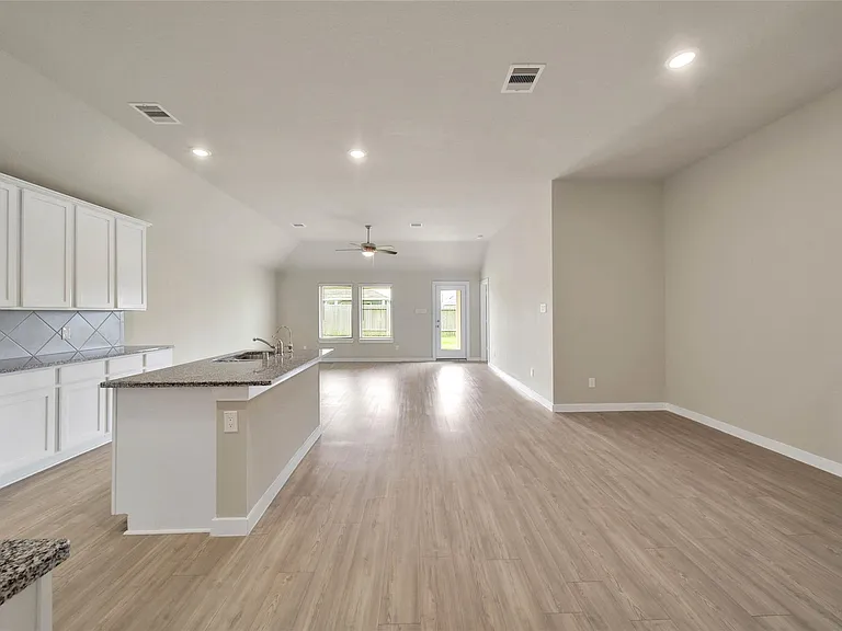 1016 Brighton Orchards Ln — Photo 5