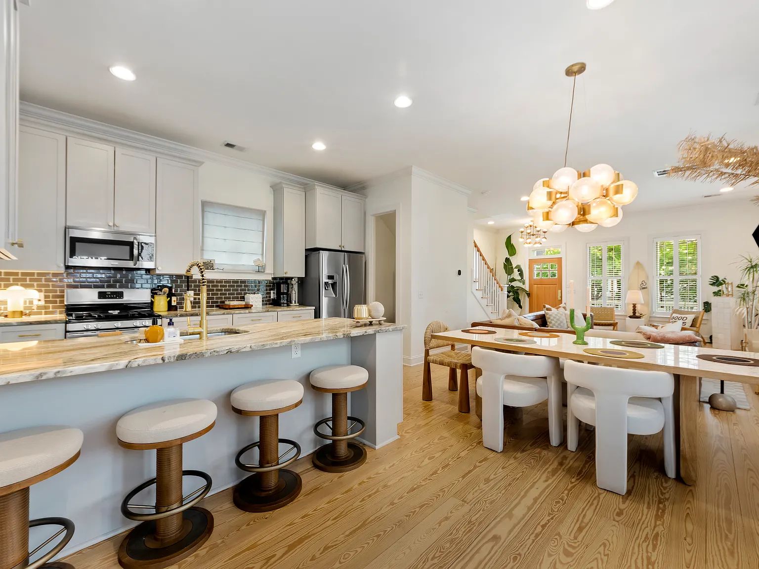 3 bed, 2.5 bath, 1700 sqft, $7,200 — Photo 3