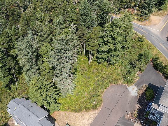2nd image of 49 Hillsdale St W