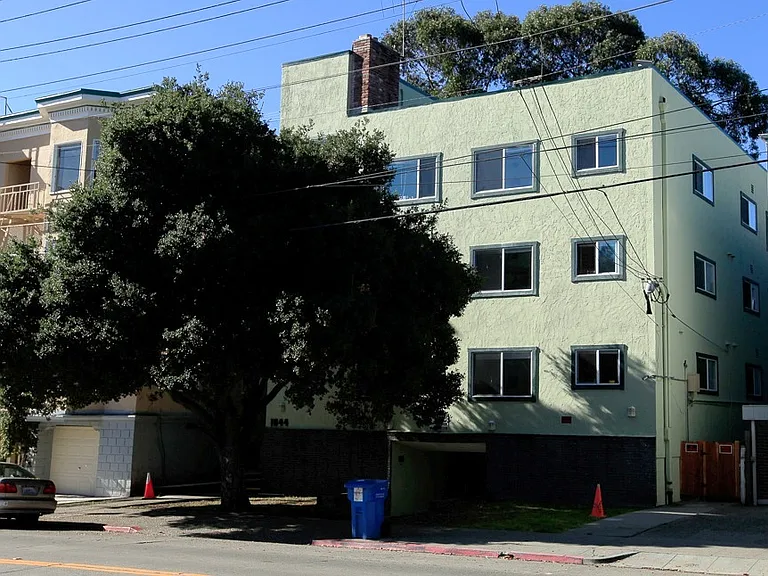 1644 Oxford St #8 — Photo 13