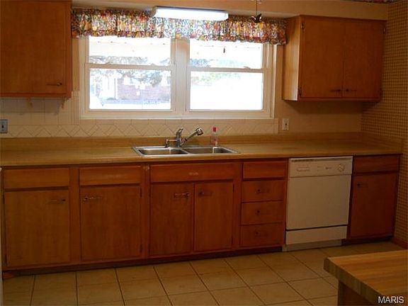 4th image of 800 Castleaire Pkwy