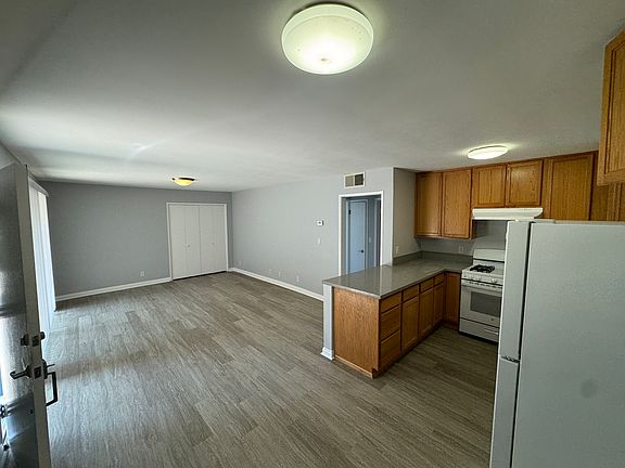 3rd image of 7100 W 85th St APT 3