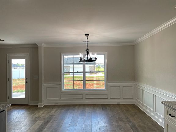 4th image of 1510 Rockdale Blvd