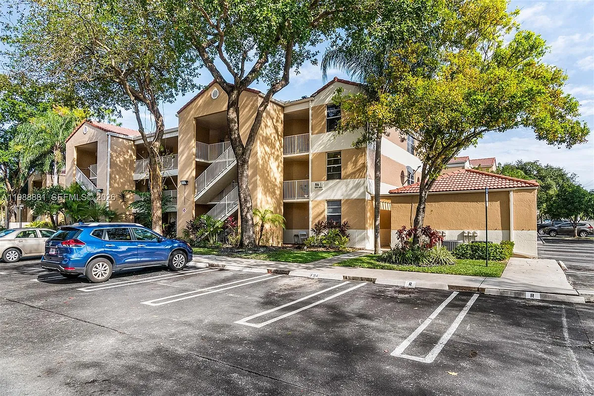Photo 1 of 22 - 8302 NW 24th St #8302 - Coral Springs, FL Primary Photo - 8302 NW 24th St #8302