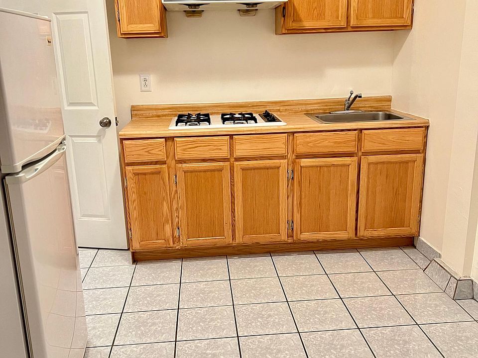 1st image of 736 Huron Ave