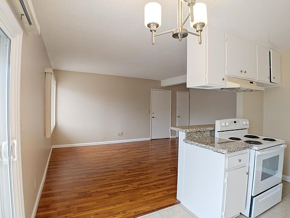 3rd image of 2841 Montrose Ave #19