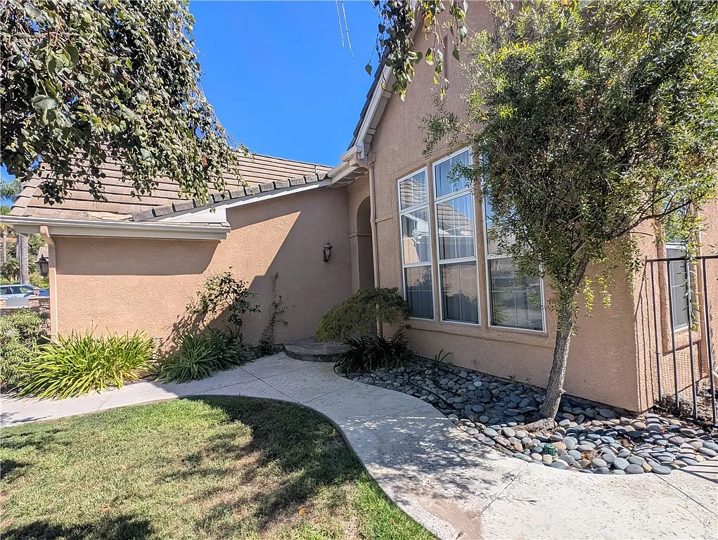 4 bed, 2123 sqft, $4,850 — Photo 3