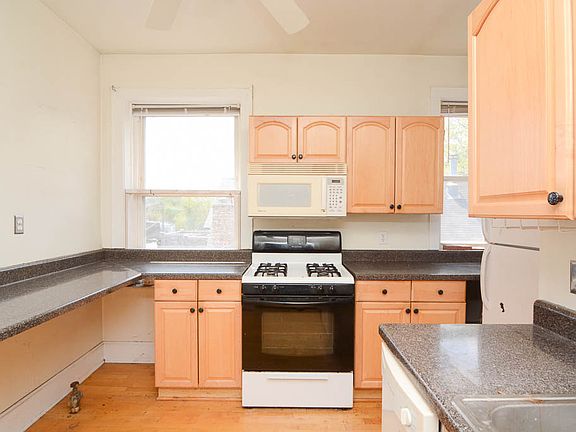 2nd image of 3655 N Marshfield Ave APT 3