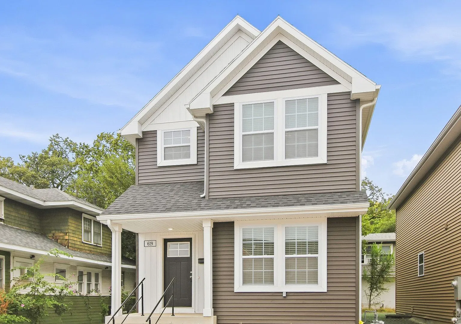 1 Month FREE Rent! Applied to Your First Full Month. Terms & Conditions Apply. — Photo 2