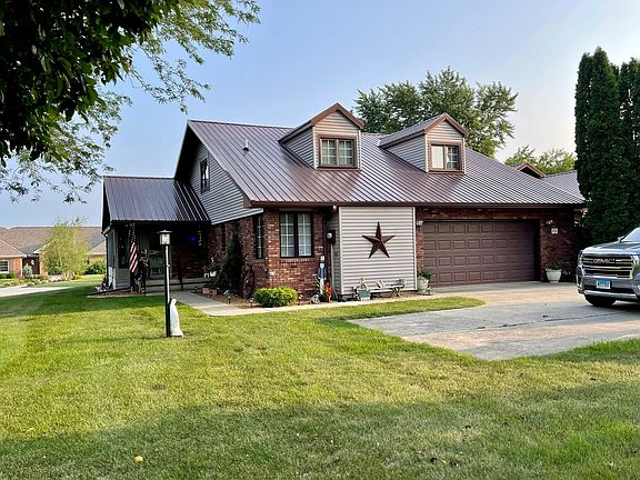 3rd image of 816 Cambridge Ct