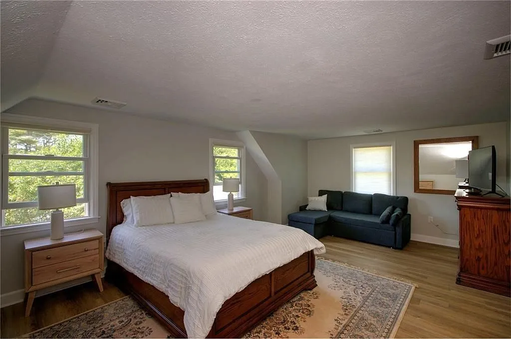 3 bed, 2.0 bath, 1547 sqft, $2,600 — Photo 3