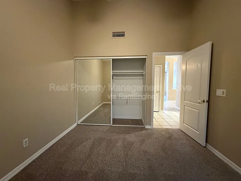 3646 N Katmai — Photo 31