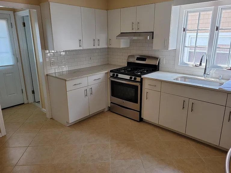 115 Rockwell St #1 — Photo 2