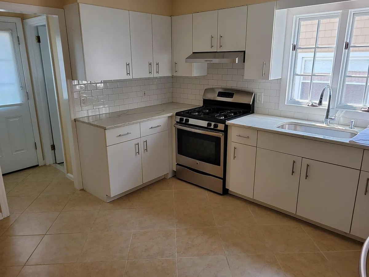 Building Photo - 115 Rockwell St #1