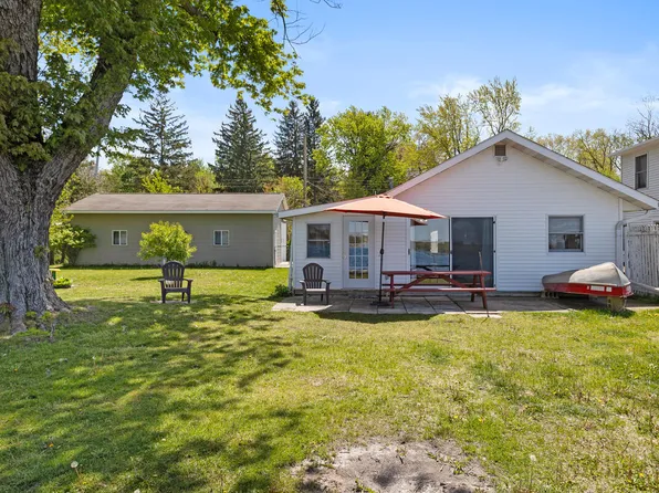 11334 E Shore Dr, Delton, MI 49046