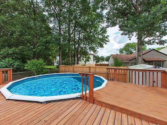 4th image of 954 Red Oak Cir