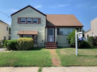 34 Norton St, Freeport, NY 11520