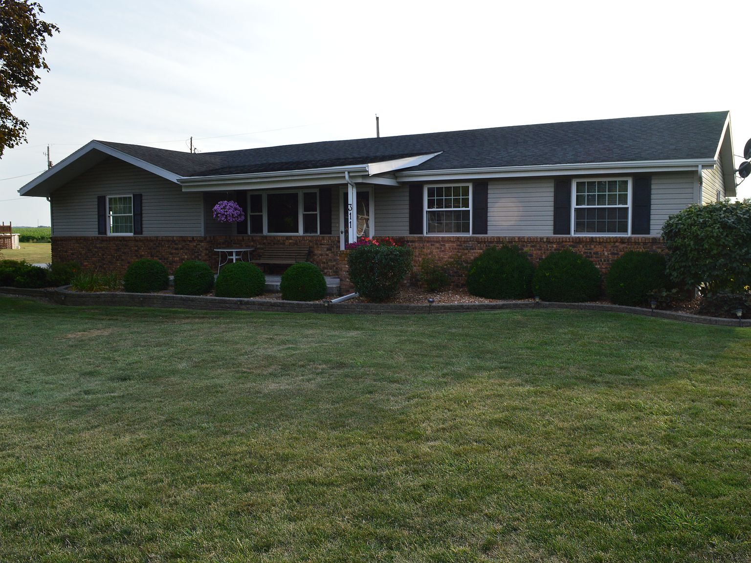 311 S Seymour St, Oakwood, IL 61858 Zillow