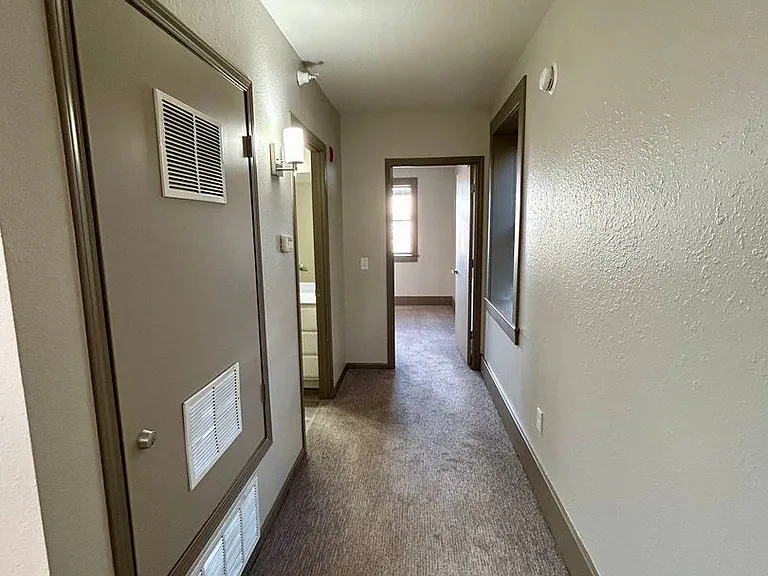 Drake Court — Photo 14