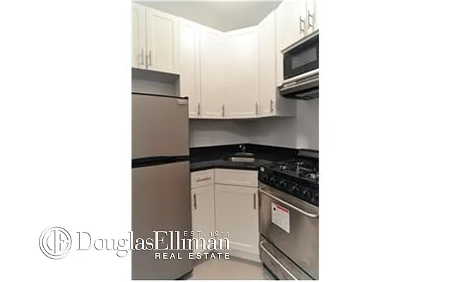 Rented by Douglas Elliman | media 36