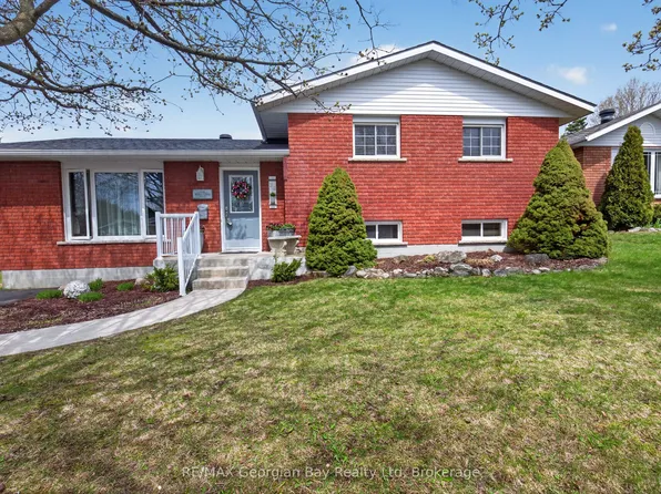 32 Bonaventure Pl, Penetanguishene, ON L9M 1J3