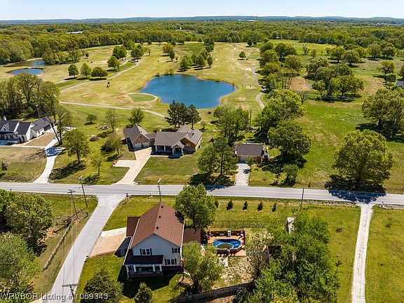 5th image of 10 Roberts Dr