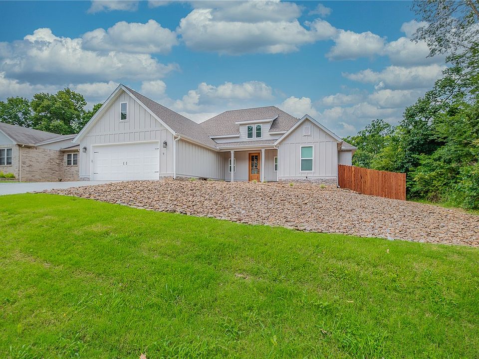 1st image of 9 Clevedon Cir