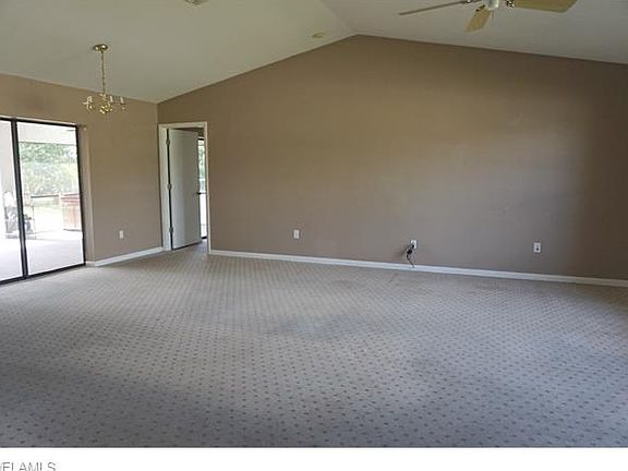 4th image of 2226 NE 4th St