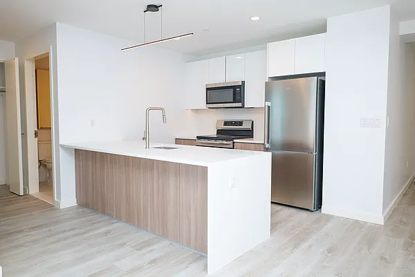 Rented by Arwell Realty | media 2