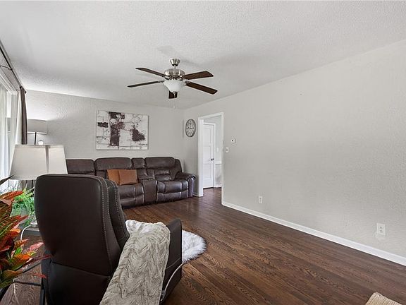 5th image of 7323 Outlook St