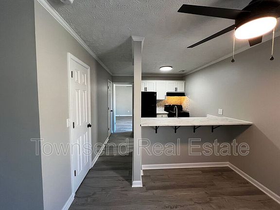 3rd image of 5858B Century Oaks Dr