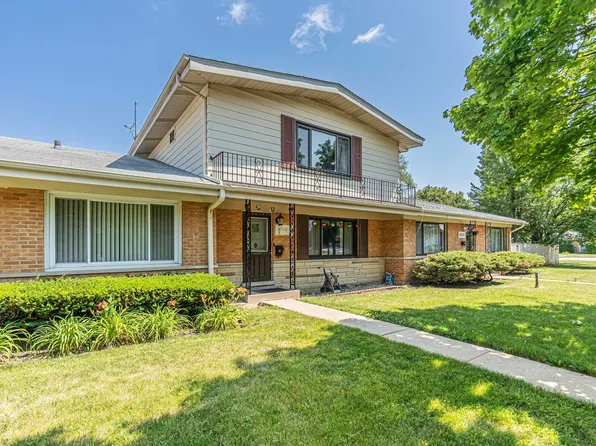 7110 W Carol Ct, Niles, IL 60714