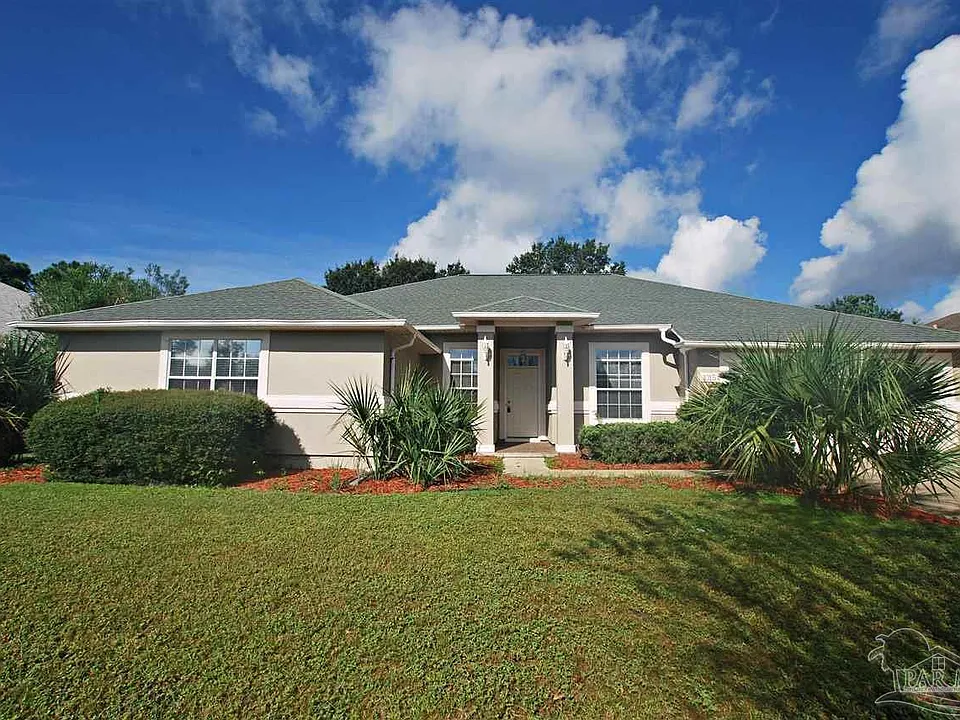 1015 Glades Ln