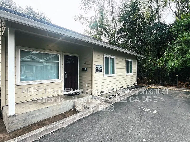 793 Apple Ave