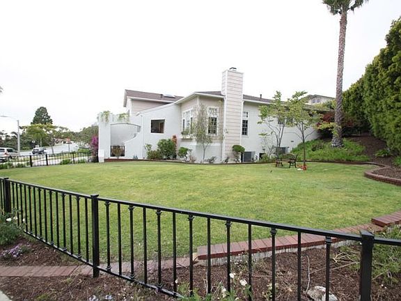 Huge fenced front yard